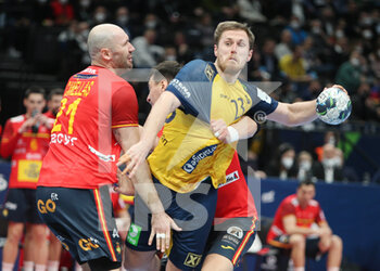 2022-01-30 - Albin Lagergren of Sweden and Joan Canellas, Inaki Pecina Tome of Spain during the EHF Men's Euro 2022, Final handball match between Sweden and Spain on January 30, 2022 at Budapest Multifunctional Arena in Budapest, Hungary - EHF MEN'S EURO 2022, FINAL - SWEDEN VS SPAIN - HANDBALL - OTHER SPORTS