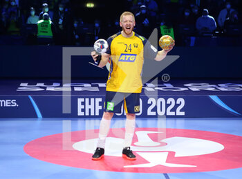 30/01/2022 - Jim Gottfridsson of Sweden celebrates after winning the EHF Men's Euro 2022, Final handball match between Sweden and Spain on January 30, 2022 at Budapest Multifunctional Arena in Budapest, Hungary - EHF MEN'S EURO 2022, FINAL - SWEDEN VS SPAIN - PALLAMANO - ALTRO