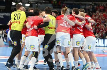 2022-01-30 - Denmark players celebrate after winning the EHF Men's Euro 2022, Placement Match 3/4 handball match between France and Denmark on January 30, 2022 at Budapest Multifunctional Arena in Budapest, Hungary - EHF MEN'S EURO 2022, PLACEMENT MATCH 3/4 - FRANCE VS DENMARK - HANDBALL - OTHER SPORTS
