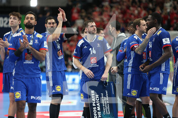 2022-01-30 - France players dejected after loosing the EHF Men's Euro 2022, Placement Match 3/4 handball match between France and Denmark on January 30, 2022 at Budapest Multifunctional Arena in Budapest, Hungary - EHF MEN'S EURO 2022, PLACEMENT MATCH 3/4 - FRANCE VS DENMARK - HANDBALL - OTHER SPORTS