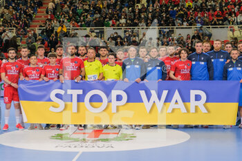 16/03/2022 - Italy and Slovenia along with an anti-war protest banner - 2023 WORLD CUP QUALIFIERS - ITALY VS SLOVENIA - PALLAMANO - ALTRO