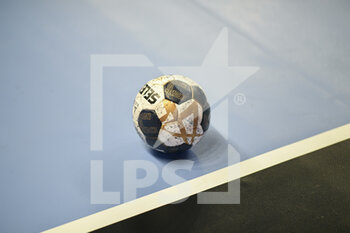 2022-03-10 - Illustration picture shows a ball on the ground during the EHF Champions League, Group Phase handball match between Paris Saint-Germain (PSG) Handball and Telekom Veszprem (KSE) on March 10, 2022 at Pierre de Coubertin stadium in Paris, France - EHF CHAMPIONS LEAGUE - PARIS SAINT-GERMAIN (PSG) HANDBALL VS TELEKOM VESZPREM (KSE) - HANDBALL - OTHER SPORTS
