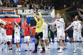 2022-03-10 - Vladimir Cupara and the team of Telekom Veszprem celebrate the victory during a timeout during the EHF Champions League, Group Phase handball match between Paris Saint-Germain (PSG) Handball and Telekom Veszprem (KSE) on March 10, 2022 at Pierre de Coubertin stadium in Paris, France - EHF CHAMPIONS LEAGUE - PARIS SAINT-GERMAIN (PSG) HANDBALL VS TELEKOM VESZPREM (KSE) - HANDBALL - OTHER SPORTS