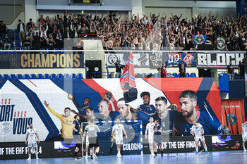 2022-04-07 - General view with Parisian supporters (PSG's Ultras, KOP) during the EHF Champions League, Play-offs Handball match between Paris Saint-Germain (PSG) and Elverum on April 7, 2022 at Pierre de Coubertin stadium in Paris, France - EHF CHAMPIONS LEAGUE, PLAY-OFFS - PARIS SAINT-GERMAIN (PSG) VS ELVERUM - HANDBALL - OTHER SPORTS