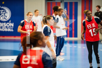 2022-09-27 - Laura Flippes of France with teammates during the training of the French women's handball team on September 27, 2022 at La Maison du Handball in Creteil, France - HANDBALL - PREPARATION OF THE FRENCH WOMEN'S TEAM - HANDBALL - OTHER SPORTS