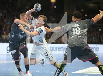29/09/2022 - Tobias Schjolberg Grondahl of Elverum and Linus Persson, Theo Monar of Nantes during the EHF Champions League Handball match between HBC Nantes and Elverum Handball on September 29, 2022 at H Arena in Nantes, France - HANDBALL - CHAMPIONS LEAGUE - NANTES V ELVERUM - PALLAMANO - ALTRO