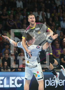 29/09/2022 - Linus Persson of HBC Nantes, Orri Freyr Thorkelsson of Elverum during the EHF Champions League Handball match between HBC Nantes and Elverum Handball on September 29, 2022 at H Arena in Nantes, France - HANDBALL - CHAMPIONS LEAGUE - NANTES V ELVERUM - PALLAMANO - ALTRO