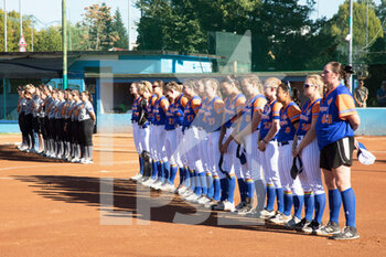 20/08/2022 - Players during Italian and Dutch national anthem - 2022 WOMEN'S EUROPEAN PREMIER CUP - SOFTBALL - ALTRO