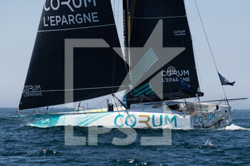 2022-05-09 - Nicolas Troussel, CORUM L'Épargne during the start of the Guyader Bermudes 1000 Race, IMOCA Globe Series sailing race on May 8, 2022 in Brest, France - GUYADER BERMUDES 1000 RACE, IMOCA GLOBE SERIES SAILING RACE - SAILING - OTHER SPORTS