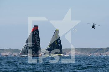 2022-05-09 - Jérémie Beyou, Charal and Charlie Dalin, Apivia during the start of the Guyader Bermudes 1000 Race, IMOCA Globe Series sailing race on May 8, 2022 in Brest, France - GUYADER BERMUDES 1000 RACE, IMOCA GLOBE SERIES SAILING RACE - SAILING - OTHER SPORTS