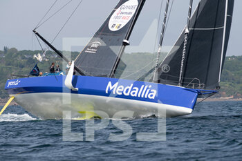 11/05/2022 - Pip Hare, MEDALLIA during the Défi Pom’Potes Runs of the Guyader Bermudes 1000 Race, IMOCA Globe Series sailing race on May 6, 2022 in Brest, France - DéFI POM'POTES RUNS OF THE GUYADER BERMUDES 1000 RACE, IMOCA GLOBE SERIES SAILING RACE - VELA - ALTRO