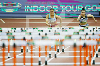 2022-03-02 - Teresa Errandonea of Spain and Reetta Hurske of Finland in action during the Women 60 m hurdles of the World Athletics Indoor Tour Madrid 2022 on March 2, 2022 at the Polideportivo Gallur in Madrid, Spain -Photo Oscar J Barroso / Spain DPPI / DPPI - WORLD ATHLETICS INDOOR TOUR MADRID 2022 - INTERNATIONALS - ATHLETICS
