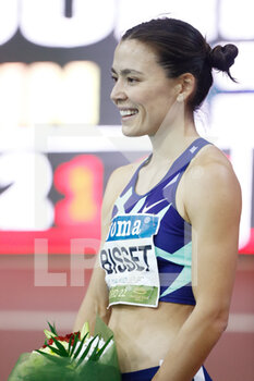 2022-03-02 - Catriona Bisset of Australia celebrates the victory during the Women 800 m of the World Athletics Indoor Tour Madrid 2022 on March 2, 2022 at the Polideportivo Gallur in Madrid, Spain -Photo Oscar J Barroso / Spain DPPI / DPPI - WORLD ATHLETICS INDOOR TOUR MADRID 2022 - INTERNATIONALS - ATHLETICS
