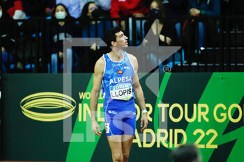 2022-03-02 - Enrique Llopis of Spain looks on during the Men 60 m hurdles of the World Athletics Indoor Tour Madrid 2022 on March 2, 2022 at the Polideportivo Gallur in Madrid, Spain -Photo Oscar J Barroso / Spain DPPI / DPPI - WORLD ATHLETICS INDOOR TOUR MADRID 2022 - INTERNATIONALS - ATHLETICS