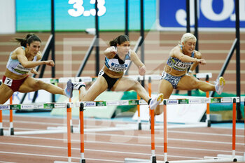 2022-03-02 - Teresa Errandonea of Spain, Zoe Sedney of the Netherlands and Sarah Kate Lavin of Ireland in action during the Women 60 m hurdles of the World Athletics Indoor Tour Madrid 2022 on March 2, 2022 at the Polideportivo Gallur in Madrid, Spain -Photo Oscar J Barroso / Spain DPPI / DPPI - WORLD ATHLETICS INDOOR TOUR MADRID 2022 - INTERNATIONALS - ATHLETICS
