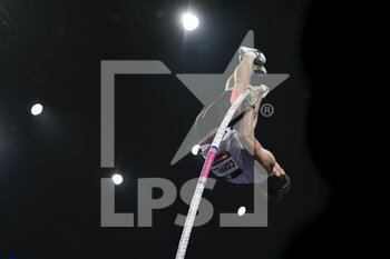 2022-03-06 - Harry Coppell (Men's Pole Vault) of Great Britain competes during the World Athletics Indoor Tour, Meeting de Paris 2022 on March 6, 2022 at Accor Arena in Paris, France - WORLD ATHLETICS INDOOR TOUR, MEETING DE PARIS 2022 - INTERNATIONALS - ATHLETICS