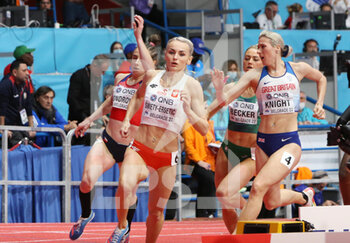 2022-03-18 - Lada Vondrova of Czech Republic, Justin Swiety-Ersetic of Poland, Jessie Knight of Great Britain, Heats 400 M Women during the World Athletics Indoor Championships 2022 on March 18, 2022 at Stark Arena in Belgrade, Serbia - WORLD ATHLETICS INDOOR CHAMPIONSHIPS 2022 - INTERNATIONALS - ATHLETICS