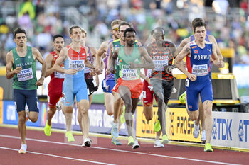 2022-07-17 - Andrew Coscoran of Ireland, Charles Grethen of Luxembourg, Samuel Tefera of Ethiopia, Timothy Cheruiyot of Kenya, Jacob Ingbrigtsen of Norway competing on Men's Semi-Final 1500 metres during the World Athletics Championships on July 17, 2022 in Eugene, United States - ATHLETICS - WORLD CHAMPIONSHIPS 2022 - INTERNATIONALS - ATHLETICS