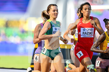 2022-07-21 - Tess Kirsopp Cole of Australia, Assia Raziki of Morocco competing on Women's Heats 800m during the World Athletics Championships on July 21, 2022 in Eugene, United States - ATHLETICS - WORLD CHAMPIONSHIPS 2022 - INTERNATIONALS - ATHLETICS