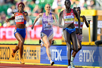 2022-07-21 - Rose Mary Almanza of Cuba, Ellie Baker of Great Britain competing on Women's Heats 800m during the World Athletics Championships on July 21, 2022 in Eugene, United States - ATHLETICS - WORLD CHAMPIONSHIPS 2022 - INTERNATIONALS - ATHLETICS