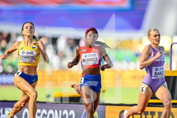 2022-07-21 - Olha Lyakhova of Ukraine, Rose Mary Almanza of Cuba, Ellie Baker of Great Britain competing on Women's Heats 800m during the World Athletics Championships on July 21, 2022 in Eugene, United States - ATHLETICS - WORLD CHAMPIONSHIPS 2022 - INTERNATIONALS - ATHLETICS