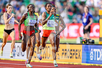 2022-07-21 - Noélie Yarigo of Benin, Habitam Alemu of Ethiopia competing on Women's Heats 800m during the World Athletics Championships on July 21, 2022 in Eugene, United States - ATHLETICS - WORLD CHAMPIONSHIPS 2022 - INTERNATIONALS - ATHLETICS