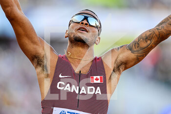 2022-07-23 - Andre de Grasse of Canada Gold medal on Men's 4x 100m relay during the World Athletics Championships on July 23, 2022 in Eugene, United States - ATHLETICS - WORLD CHAMPIONSHIPS 2022 - INTERNATIONALS - ATHLETICS