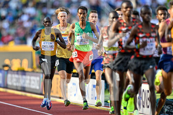 2022-07-24 - Oscar Chelimo of Uganda, Yomif Kejelcha of Ethiopia competing on Men's 5000m during the World Athletics Championships on July 24, 2022 in Eugene, United States - ATHLETICS - WORLD CHAMPIONSHIPS 2022 - INTERNATIONALS - ATHLETICS