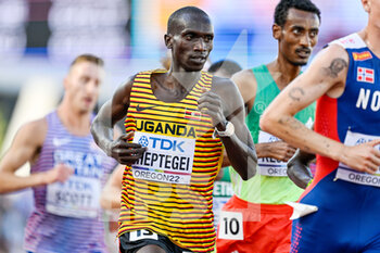 2022-07-24 - Joshua Cheptegei of Uganda competing on Men's 5000m during the World Athletics Championships on July 24, 2022 in Eugene, United States - ATHLETICS - WORLD CHAMPIONSHIPS 2022 - INTERNATIONALS - ATHLETICS