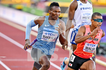 2022-07-24 - Isaac Makwala of Botswana competing on Men's 4x 400m relay during the World Athletics Championships on July 24, 2022 in Eugene, United States - ATHLETICS - WORLD CHAMPIONSHIPS 2022 - INTERNATIONALS - ATHLETICS
