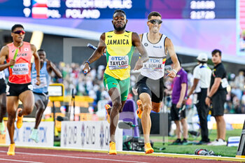 2022-07-24 - Christopher Taylor of Jamaica, Kevin Borlee of Belgium competing on Men's 4x 400m relay during the World Athletics Championships on July 24, 2022 in Eugene, United States - ATHLETICS - WORLD CHAMPIONSHIPS 2022 - INTERNATIONALS - ATHLETICS