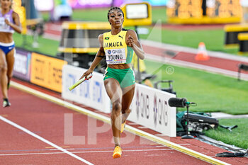 2022-07-24 - Charokee Young of Jamaica competing on Women's 4x 400m relay during the World Athletics Championships on July 24, 2022 in Eugene, United States - ATHLETICS - WORLD CHAMPIONSHIPS 2022 - INTERNATIONALS - ATHLETICS