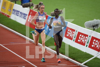 2022-08-15 - Eilish McColgan of Great Britain Silver medal, Lonah Chemtai Salpeter of Israel Bronze medal during the Athletics, Women's 10,000m at the European Championships Munich 2022 on August 15, 2022 in Munich, Germany - EUROPEAN CHAMPIONSHIPS MUNICH 2022 - INTERNATIONALS - ATHLETICS