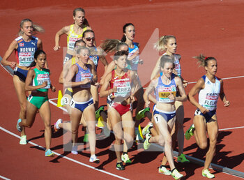 2022-08-17 - Laura Muir of Great Britain, Aurore Fleury of France during the Athletics, Women's 1500m at the European Championships Munich 2022 on August 16, 2022 in Munich, Germany - EUROPEAN CHAMPIONSHIPS MUNICH 2022 - INTERNATIONALS - ATHLETICS