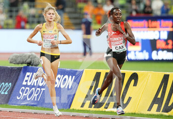 18/08/2022 - Konstanze Klosterhalfen of Germany Gold medal, Yasemin Can of Turkey Silver medal during the Athletics, Women's 5000m at the European Championships Munich 2022 on August 18, 2022 in Munich, Germany - EUROPEAN CHAMPIONSHIPS MUNICH 2022 - INTERNAZIONALI - ATLETICA