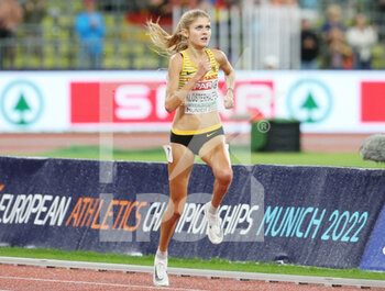2022-08-18 - Konstanze Klosterhalfen of Germany Gold medal during the Athletics, Women's 5000m at the European Championships Munich 2022 on August 18, 2022 in Munich, Germany - EUROPEAN CHAMPIONSHIPS MUNICH 2022 - INTERNATIONALS - ATHLETICS