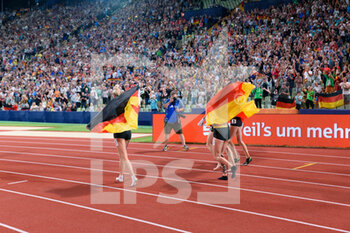 21/08/2022 - 21.8.2022, Munich, Olympiastadion, European Championships Munich 2022: Athletics, German womens 4x100m relay team on their lap of honor after winning the finall - EUROPEAN CHAMPIONSHIPS MUNICH 2022: ATHLETICS - INTERNAZIONALI - ATLETICA