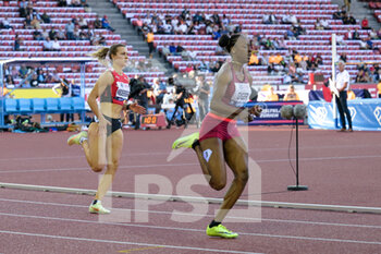 08/09/2022 - September 8th, 2022, Zurich, Letzigrund, athletics: World class Zurich, GIGER Yasmin (SUI) in front of NIEDERBERGER Julia (SUI) in the pre-program for the women's 400m run. - ATHLETICS: WORLD CLASS ZURICH - INTERNAZIONALI - ATLETICA