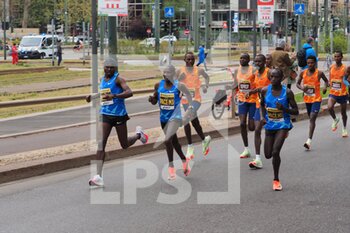 2022-04-03 - Milano Marathon 2022 just started, with the top runners ahead - MILANO MARATHON 2022 - MARATHON - ATHLETICS