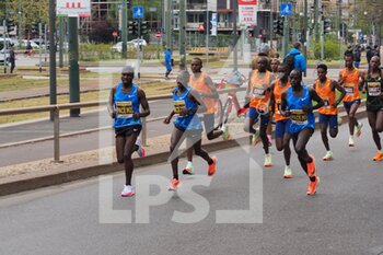 2022-04-03 - Milano Marathon 2022 just started, with the top runners ahead - MILANO MARATHON 2022 - MARATHON - ATHLETICS
