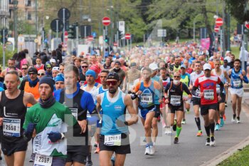 2022-04-03 - Milano Marathon 2022, the crowd runners - MILANO MARATHON 2022 - MARATHON - ATHLETICS