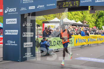 2022-04-03 - Kibet, second arrived arrived at the Milano Marathon 2022 with 2:05:19