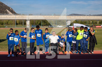 01/10/2022 - FiSPES School's athletes with president Sandrino Porru after the prize giving ceremony - ITALIAN PARATHLETICS CHAMPIONSHIPS - NATIONAL FINALS - NAZIONALI - ATLETICA