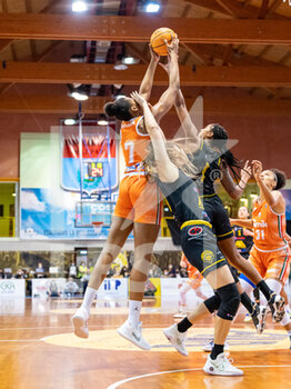 2022-03-24 - rebounds sandrine Gruda - FAMILA SCHIO VS SAN MARTINO DI LUPARI LUPEBASKET - WOMEN ITALIAN CUP - BASKETBALL