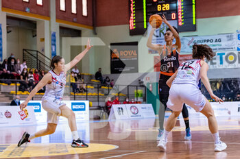 2022-03-26 - shot Jasmine Kyes Famila Basket Schio - FAMILA SCHIO VS GESAM GASLUCE LUCCA - WOMEN ITALIAN CUP - BASKETBALL