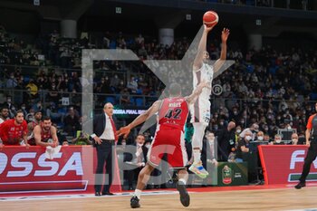 2022-02-20 - Jamarr Sanders (Bertram Derthona Basket) thwarted by Kyle Hines (AX Armani Exchange Olimpia Milano)  - FINAL EIGHT - FINAL - A|X ARMANI EXCHANGE OLIMPIA MILANO VS BERTRAM DERTHONA BASKET - ITALIAN CUP - BASKETBALL