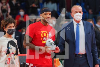 2022-02-20 - Malcom Delaney (AX Armani Exchange Olimpia Milano) voted MVP of the match - FINAL EIGHT - FINAL - A|X ARMANI EXCHANGE OLIMPIA MILANO VS BERTRAM DERTHONA BASKET - ITALIAN CUP - BASKETBALL