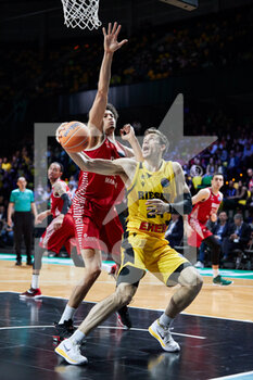 06/05/2022 - Ethan Happ of MHP Riesen Ludwigsburg competes for the ball with Ismael Bako of BAXI Manresa during the Basketball Champions League, Final Four, semi-final basketball match between MHP Riesen Ludwigsburg and BAXI Manresa on May 6, 2022 at Bilbao Arena in Bilbao, Spain - MHP RIESEN LUDWIGSBURG VS BAXI MANRESA - CHAMPIONS LEAGUE - BASKET