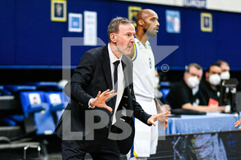 2022-01-19 - Vincent Collet head coach of Metropolitans 92 during the 7DAYS EuroCup basketball match between Metropolitans 92 (Boulogne-Levallois) and Turk Telekom SK (Ankara) on January 19, 2022 at Palais des Sports Marcel Cerdan in Levallois-Perret, France - METROPOLITANS 92 (BOULOGNE-LEVALLOIS) VS TURK TELEKOM SK (ANKARA) - EUROCUP - BASKETBALL