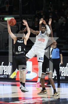 2022-02-01 - Alessandro Pajola (L) thwarted by Willie Reed (Buducnost) during the Eurocup tournament match Segafredo Virtus Bologna Vs. Buducnost Voli Podgorica at the Segafredo Arena - Bologna, February 1, 2022 - VIRTUS SEGAFREDO BOLOGNA VS BUDUCNOST VOLI - EUROCUP - BASKETBALL